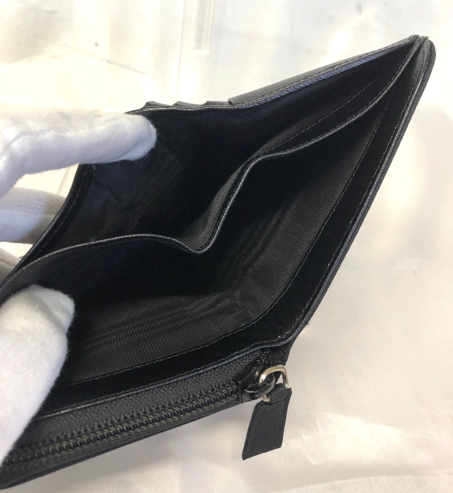 PRADA Round Zip wallet logo plate Authentic AA425