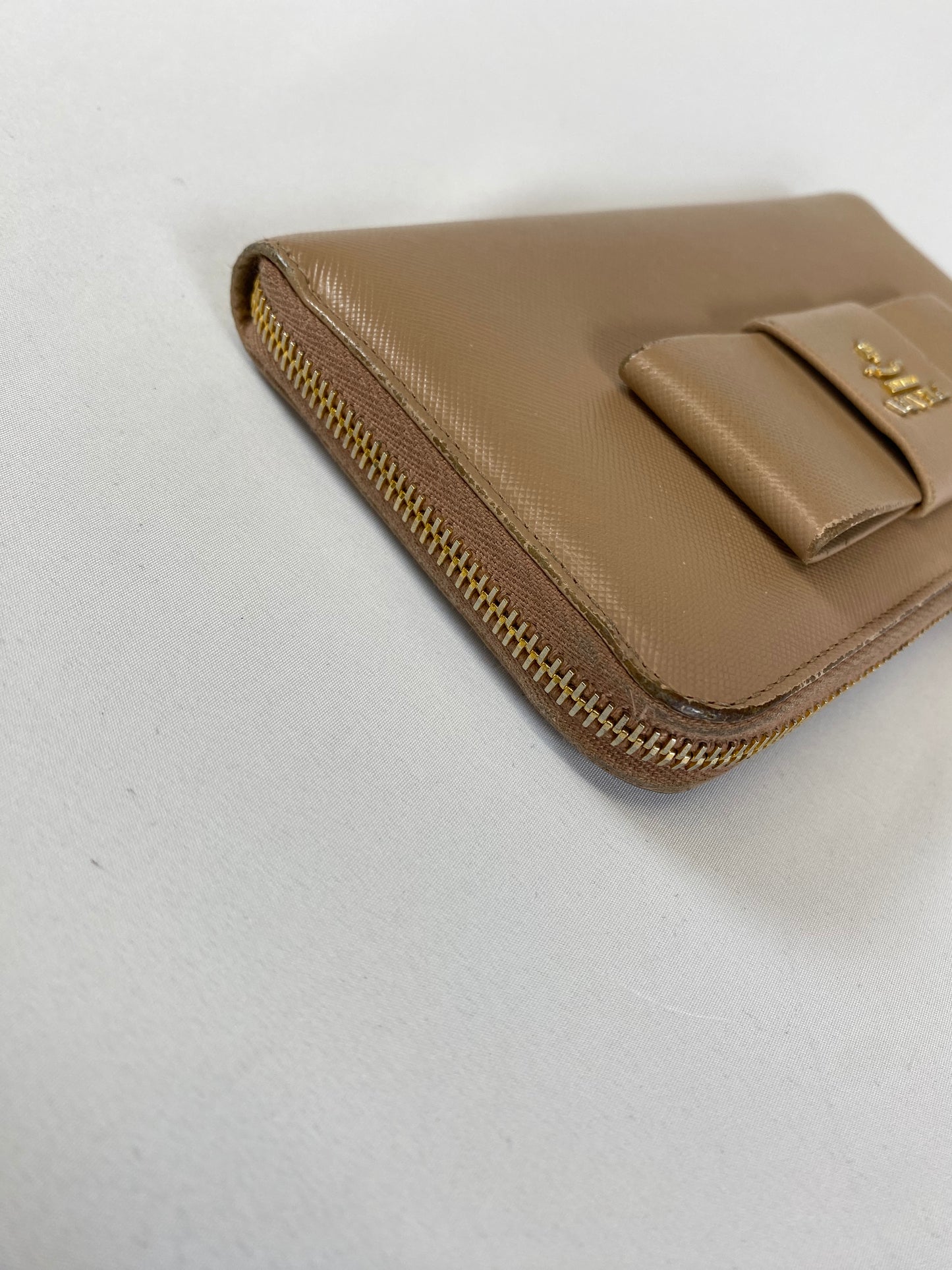 PRADA Leather Zippy Wallet Beige Authentic AA261