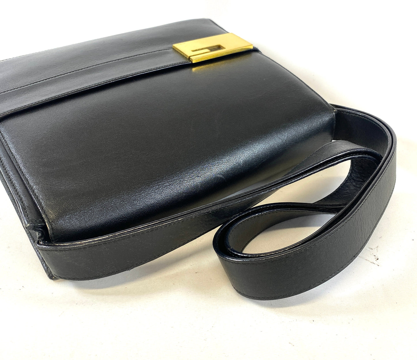 Vintage GUCCI Shoulder Bag G Hardware Leather Authentic AA610