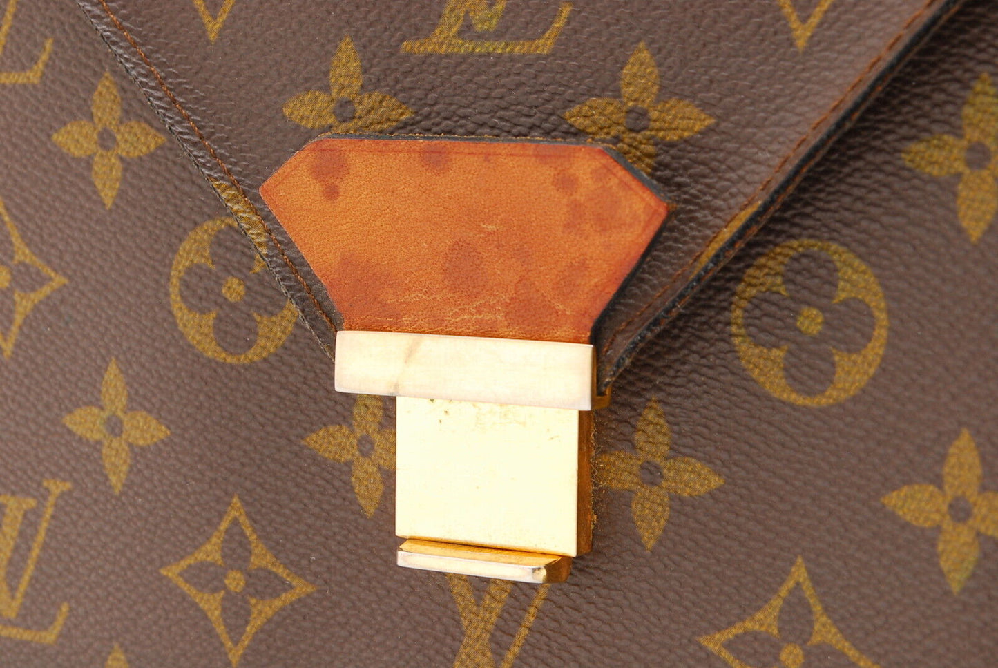 Louis-Vuitton Monogram Pochette Pratt A869