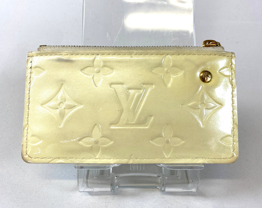 Louis-Vuitton Vernis Pochette Cle Coin Case Enamel White Authentic AA403