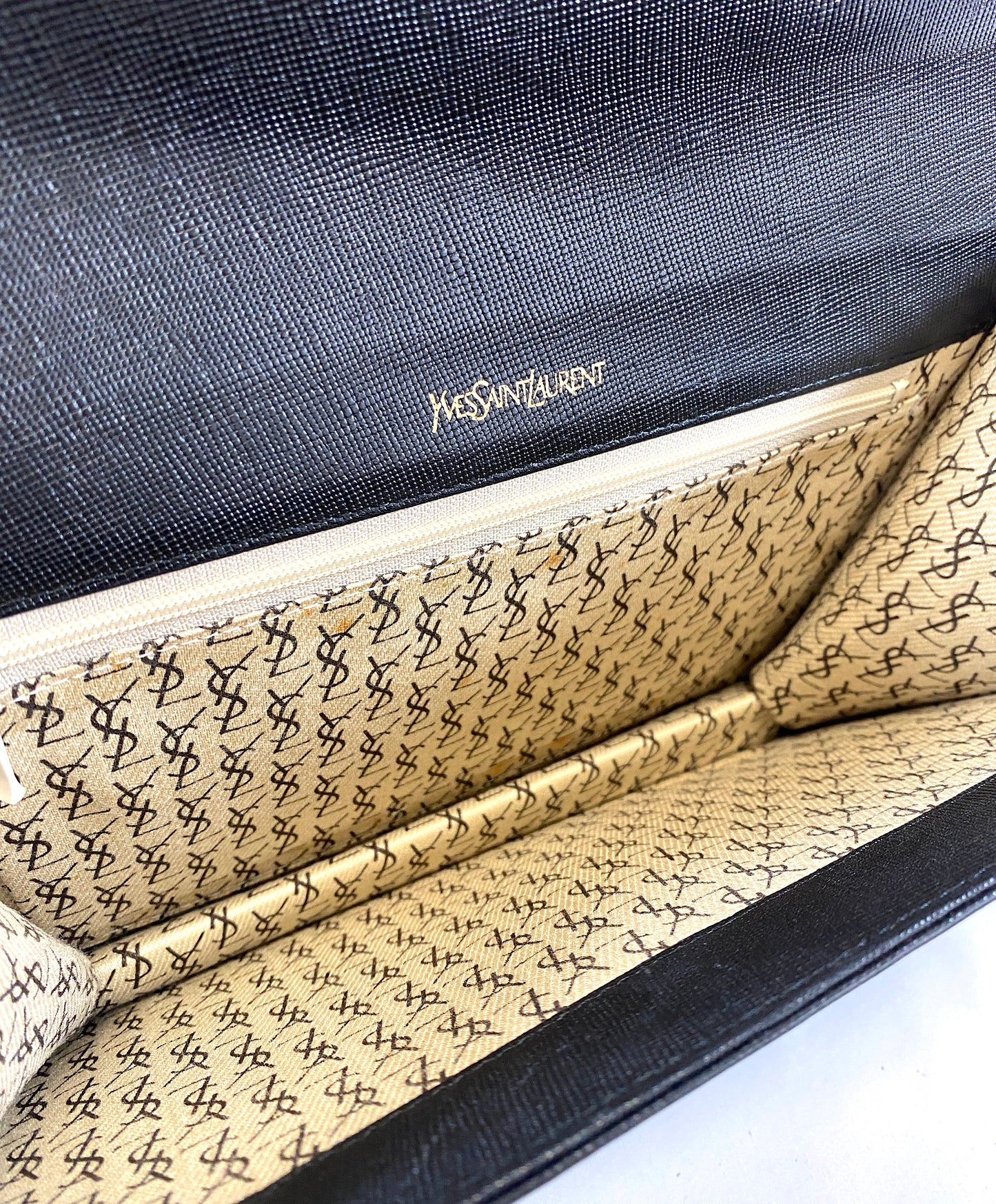Yves Saint Laurent Clutch Bag Leather Authentic AA553