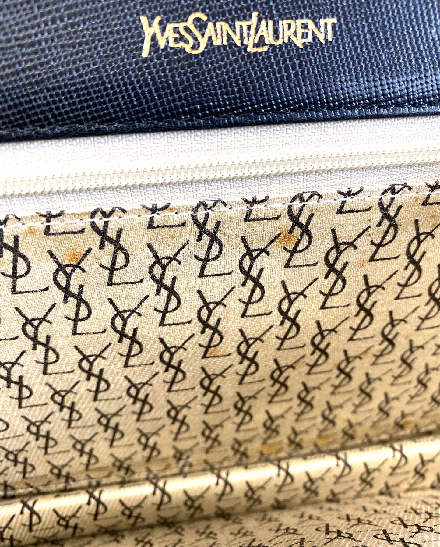 Yves Saint Laurent Clutch Bag Leather Authentic AA553