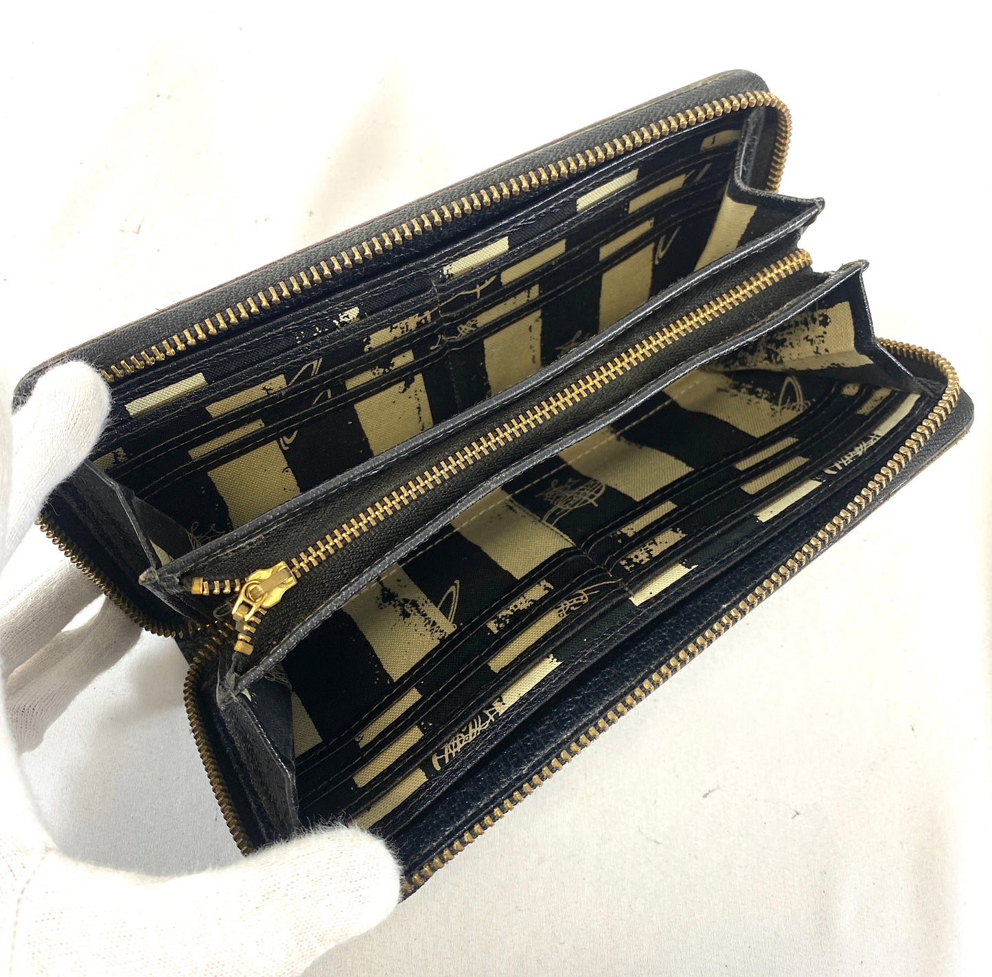 Vivienne Westwood Long Wallet Leather Round Zipper Authentic AA612