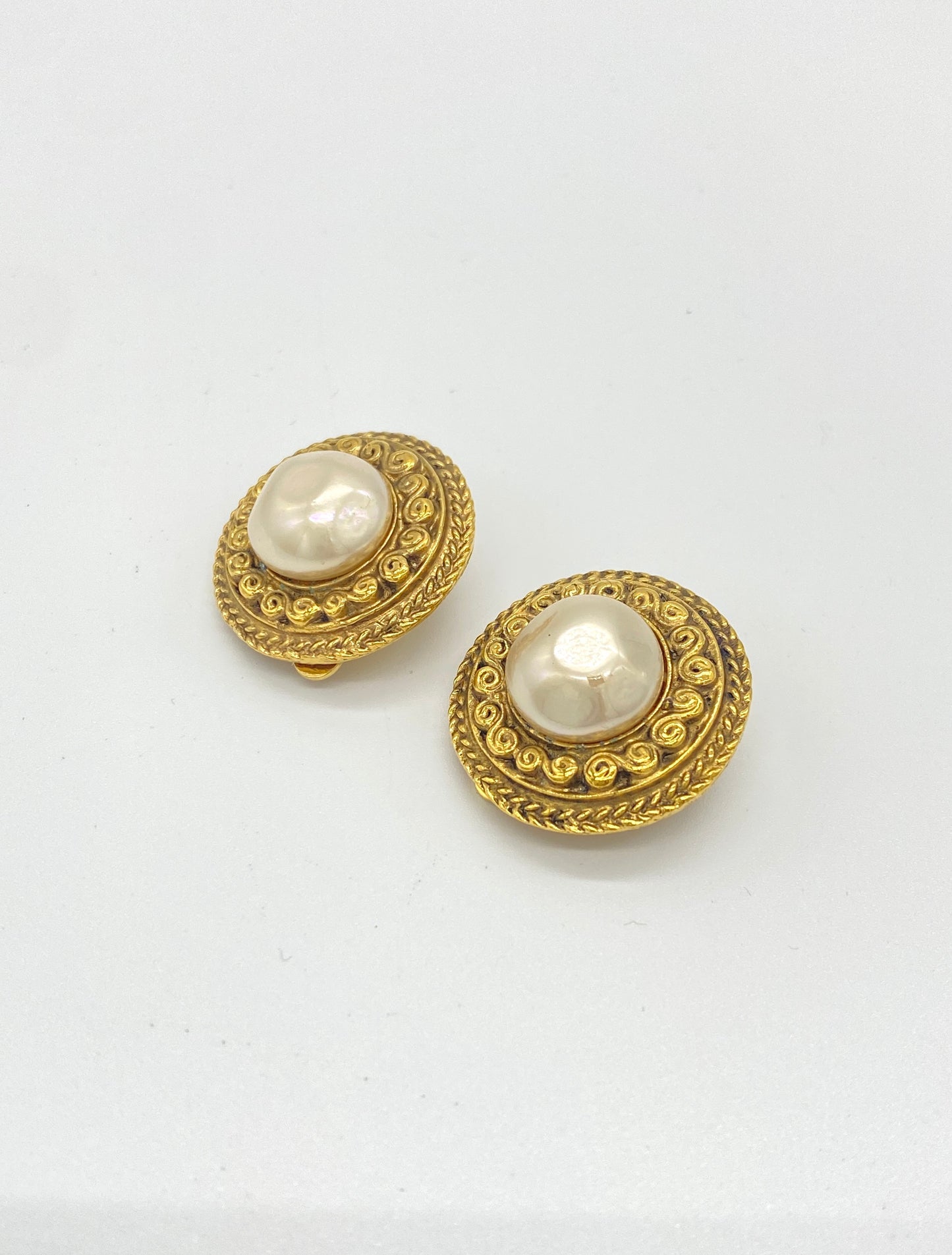 CHANEL Fake Pearl Earrings Authentic AA662