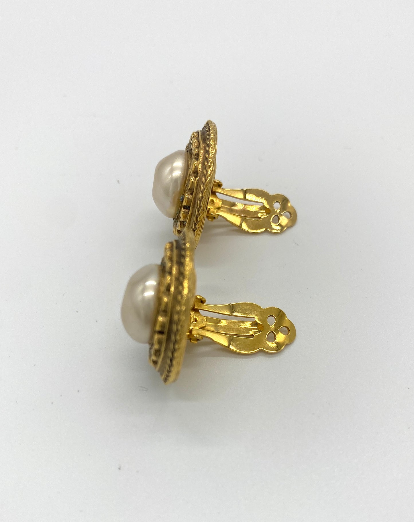 CHANEL Fake Pearl Earrings Authentic AA662