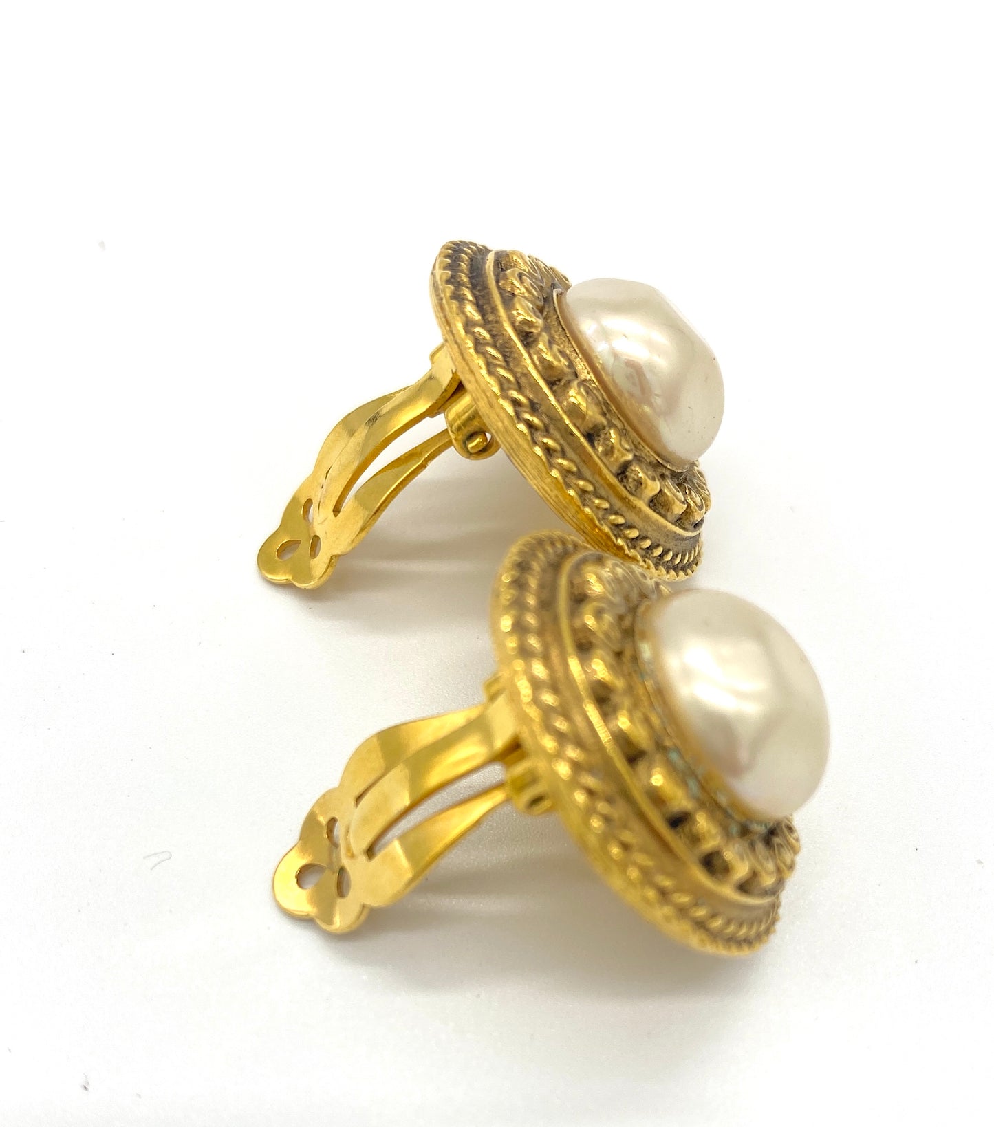 CHANEL Fake Pearl Earrings Authentic AA662