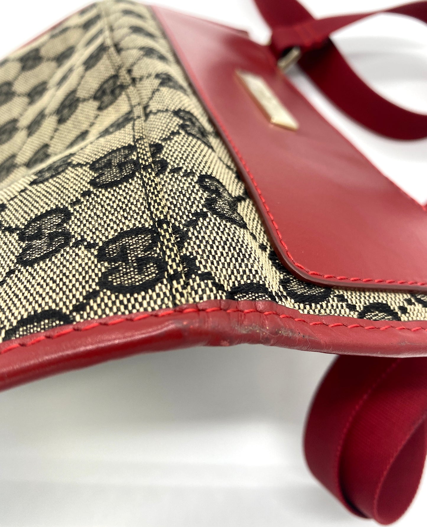 GUCCI GG Canvas Shoulder Bag Red Authentic AA672